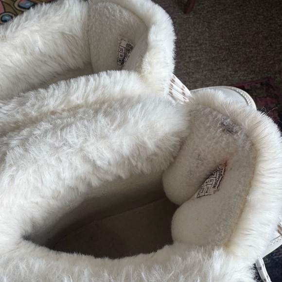 Dream Pairs White Faux Fur-Lined Winter Boots - Picture 11 of 15
